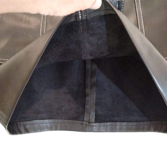 🎁 Zara Faux Leather Mini Skirt, Black w/ White Stitching, Pockets Front Buttons - Picture 6 of 13